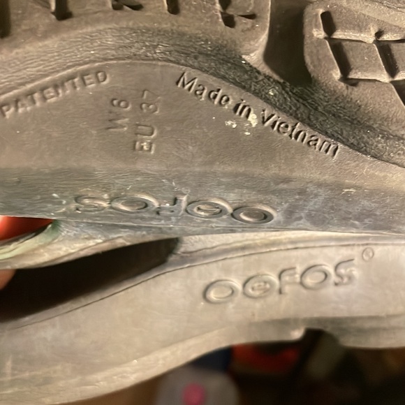 OOFO’S   flip flop size 6W woman’s silver slate grey - Picture 10 of 12